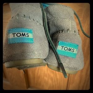 Toms suede